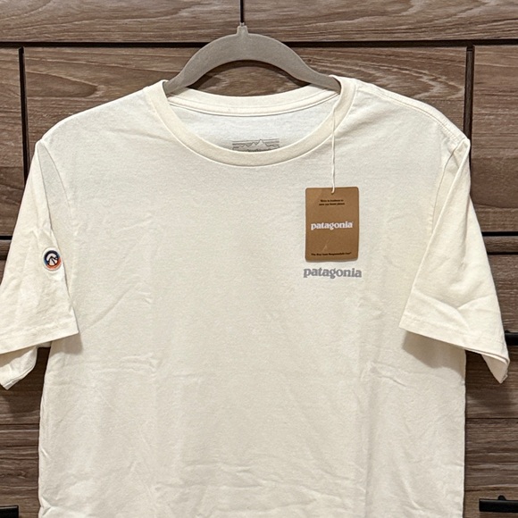 New Patagonia Fitz Roy Icon Responsibili-Tee Shirt Size Medium Birch White - Picture 2 of 5